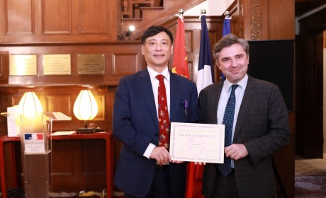 上海大学中欧工程技术学院执行院长刘宛予教授获颁法兰西学术棕榈骑士勋章
