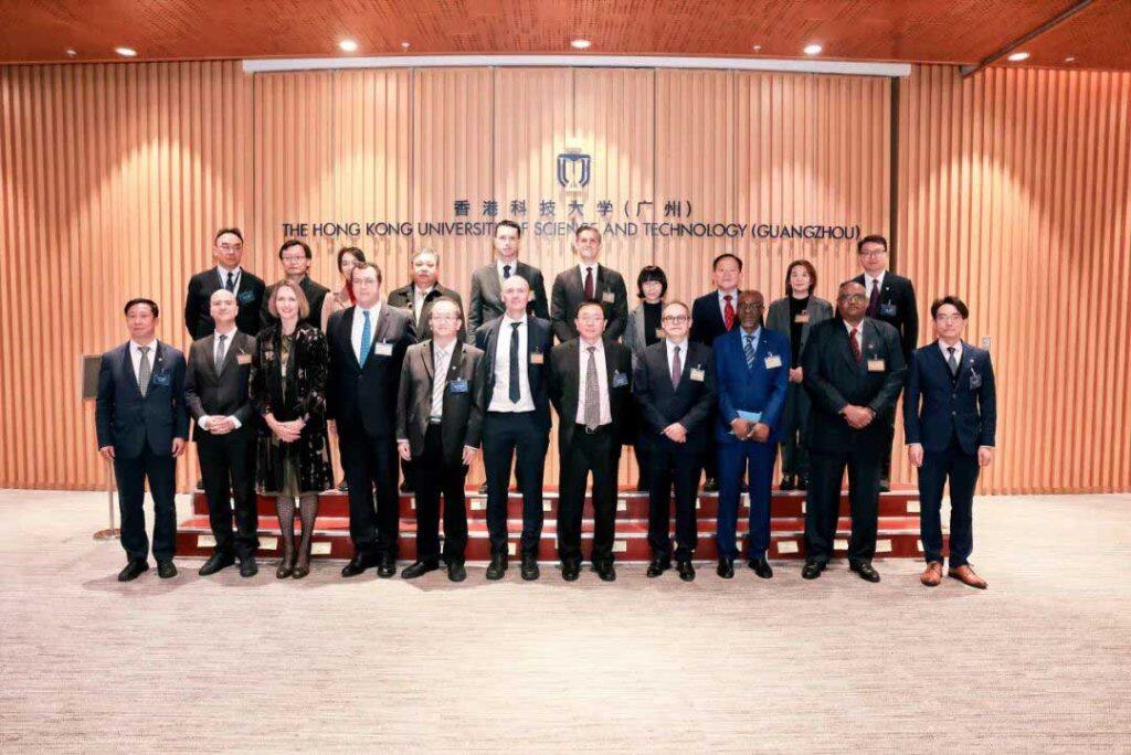 22国资深外交官走进香港科技大学（广州）