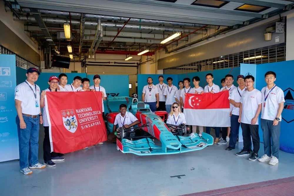 新加坡南洋理工大学车队驰骋全球AI驱动驾驶车赛