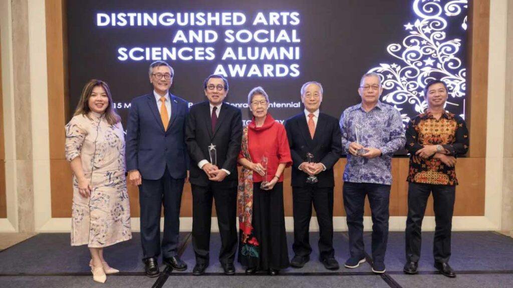 先驱风范：新加坡国立大学文学暨社会科学院表彰杰出校友