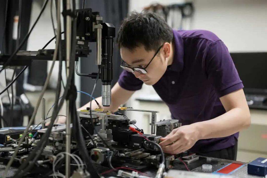 美国罗彻斯特大学发现新型微梳激光器